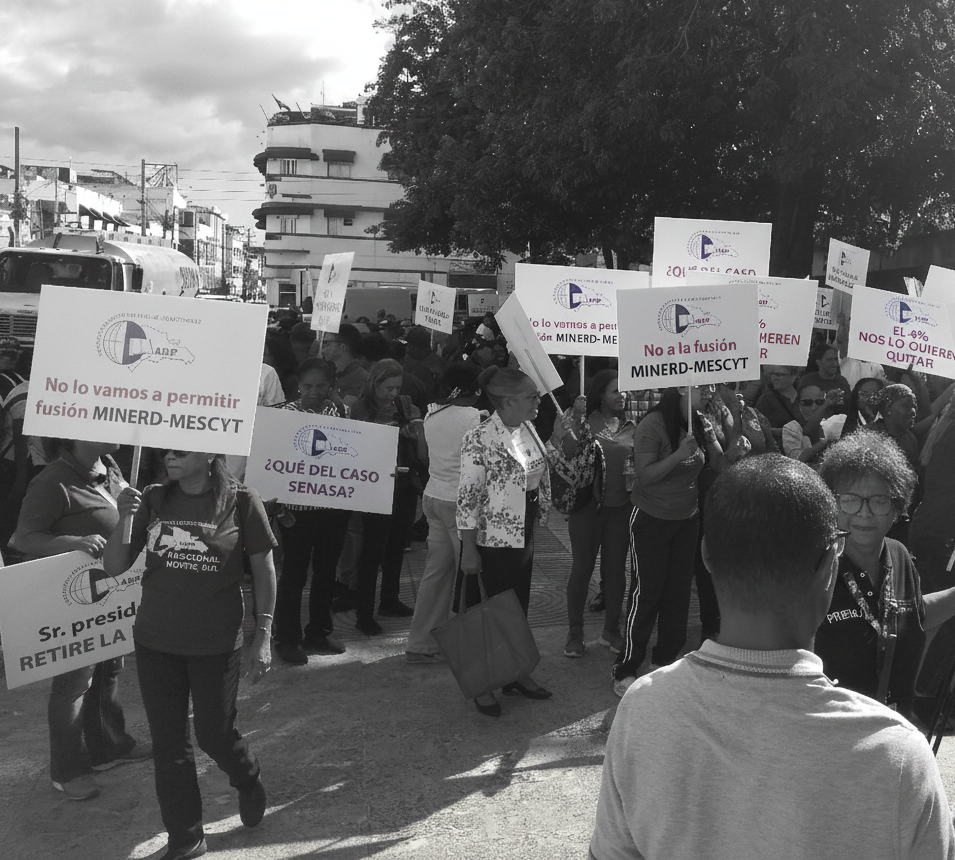 Maestros protestan contra fusión MESCyT-MINERD